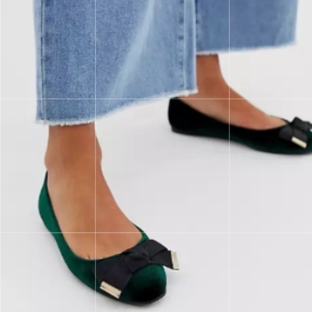 ASOS DESING Green Velvet ballet flats Shoes with Black Bow in details gold
